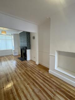 4 bedroom terraced house to rent, Trenant Road, Salford M6