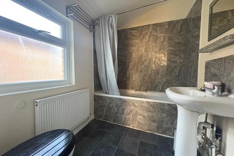 1 bedroom flat to rent, Regina Road, Southall