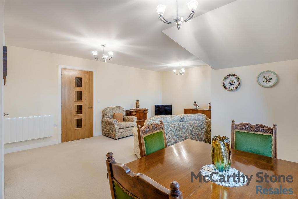 8672984-interior10.jpg