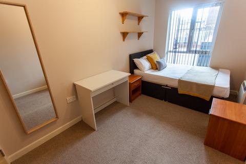 2 bedroom flat to rent, Gilmartin Grove, L6 1EG,