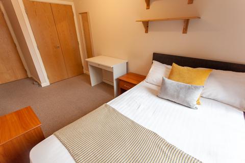 2 bedroom flat to rent, Gilmartin Grove, L6 1EG,