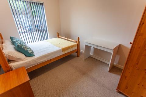 2 bedroom flat to rent, Gilmartin Grove, L6 1EG,