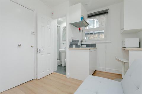 Studio to rent, Cheniston Gardens, London W8