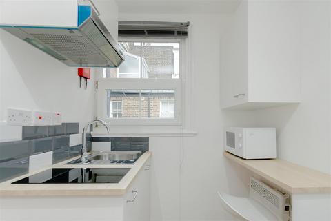 Studio to rent, Cheniston Gardens, London W8