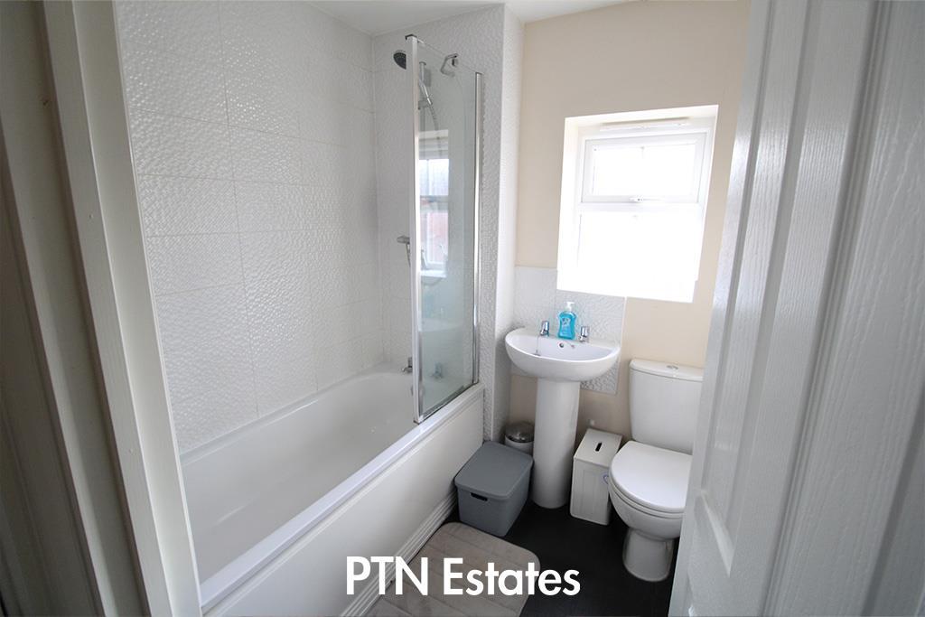 Bathroom 1.jpg