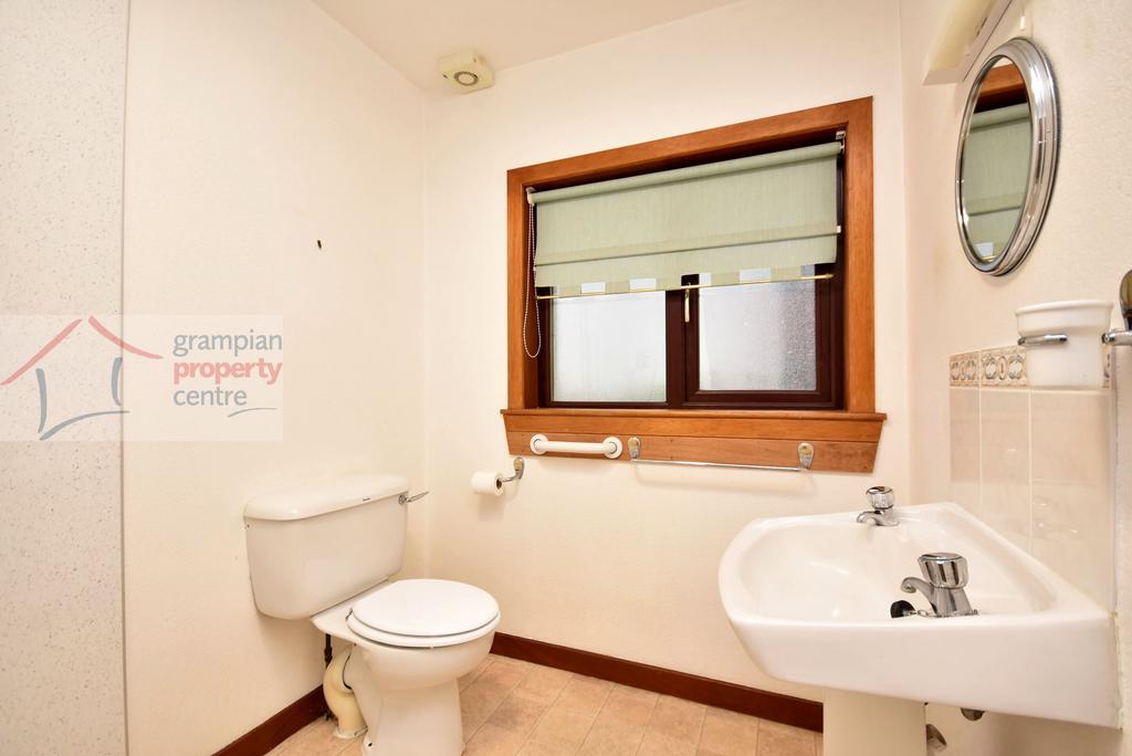 Shower room.JPG