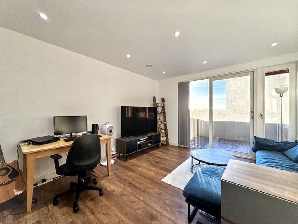 Open plan Lounge/kitchen/dining area