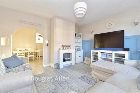 2 bedroom terraced house for sale, Barnstaple Road, Romford RM3