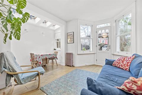 3 bedroom flat for sale, Allison Road, London N8