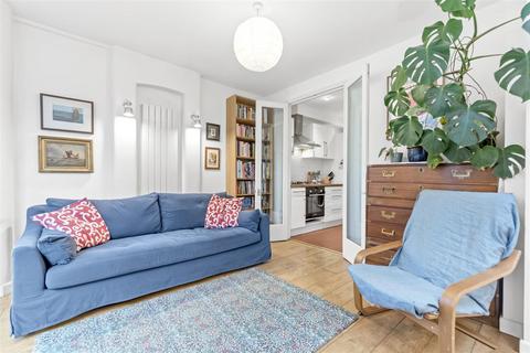 3 bedroom flat for sale, Allison Road, London N8