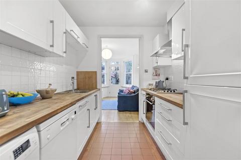 3 bedroom flat for sale, Allison Road, London N8