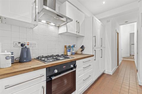 3 bedroom flat for sale, Allison Road, London N8