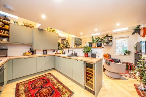 undefined, Hampton Road, Twickenham TW2
