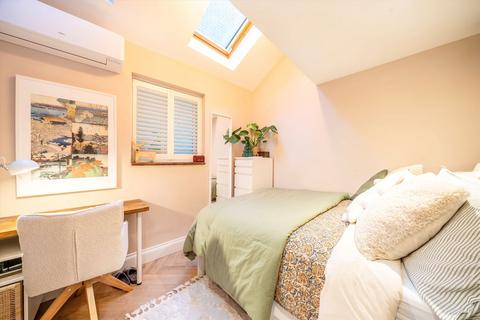 undefined, Hampton Road, Twickenham TW2