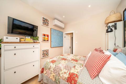 undefined, Hampton Road, Twickenham TW2