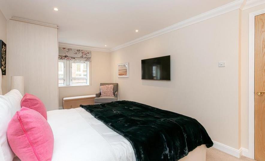 108, 15 portman sq 6 04.12.png