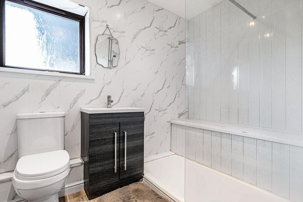 32 Shower Room
