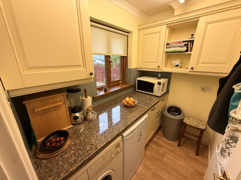 Utility Room off