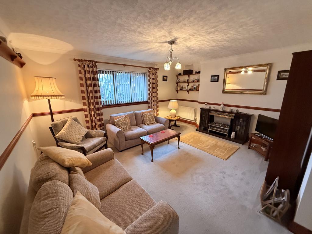 Spacious Sitting Room