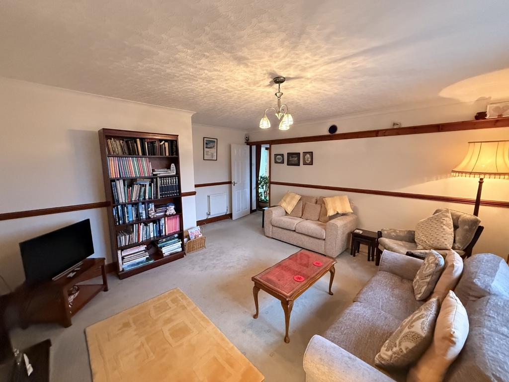 Spacious Sitting Room