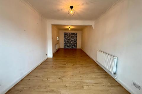 4 bedroom terraced house to rent, Rushden Gardens, Ilford