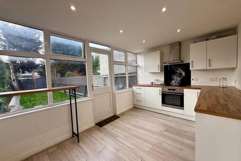 4 bedroom terraced house to rent, Rushden Gardens, Ilford