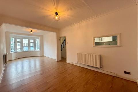 4 bedroom terraced house to rent, Rushden Gardens, Ilford