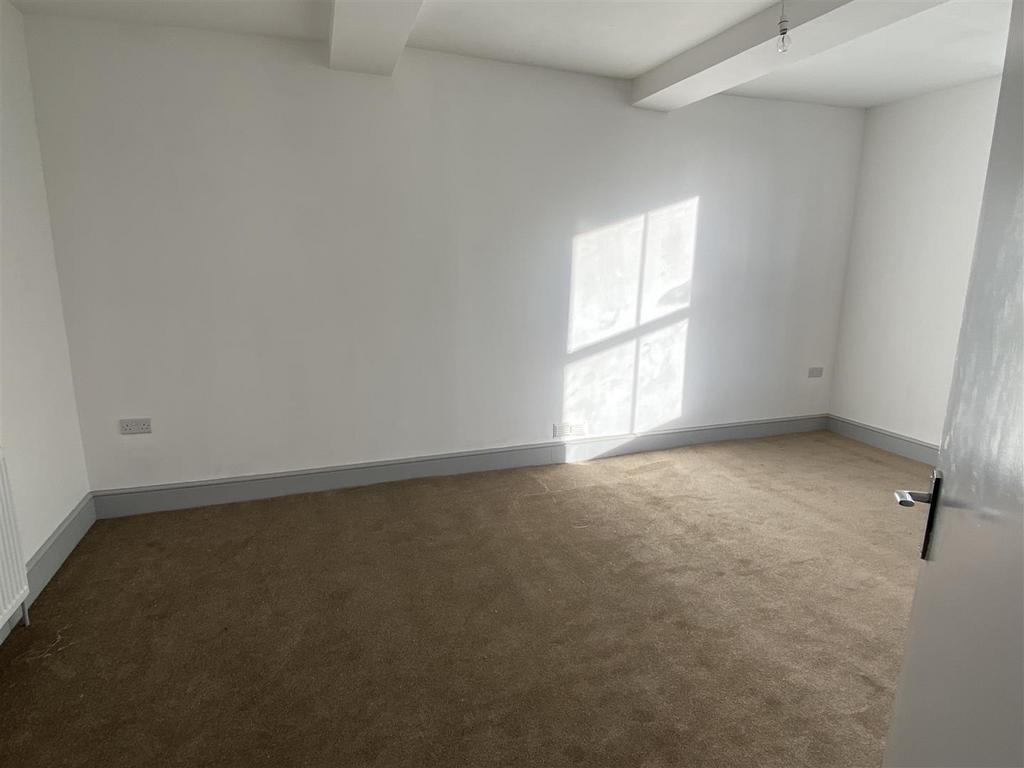 Flat 5 bed.jpg