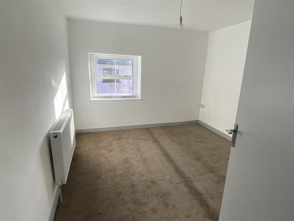Flat 5 lounge.jpg