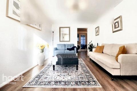 3 bedroom semi-detached house for sale, Kirkstall Close, Bedford