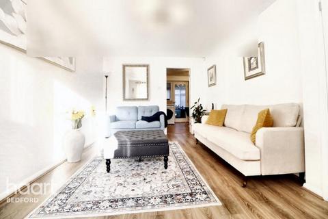3 bedroom semi-detached house for sale, Kirkstall Close, Bedford
