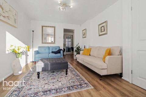 3 bedroom semi-detached house for sale, Kirkstall Close, Bedford