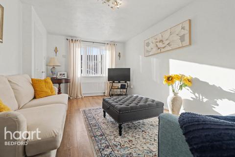 undefined, Kirkstall Close, Bedford