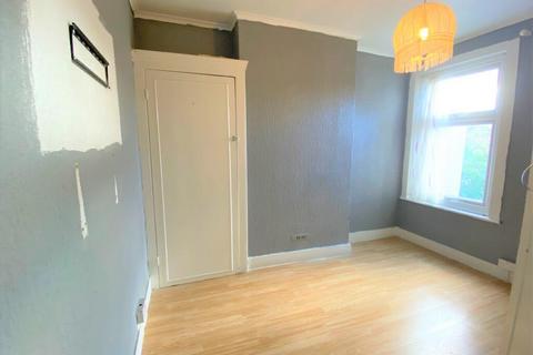 3 bedroom terraced house to rent, Hall Road, East Ham, London