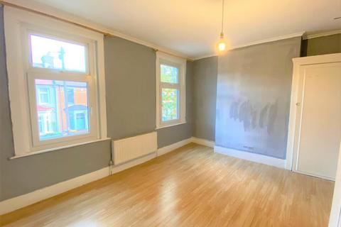 3 bedroom terraced house to rent, Hall Road, East Ham, London