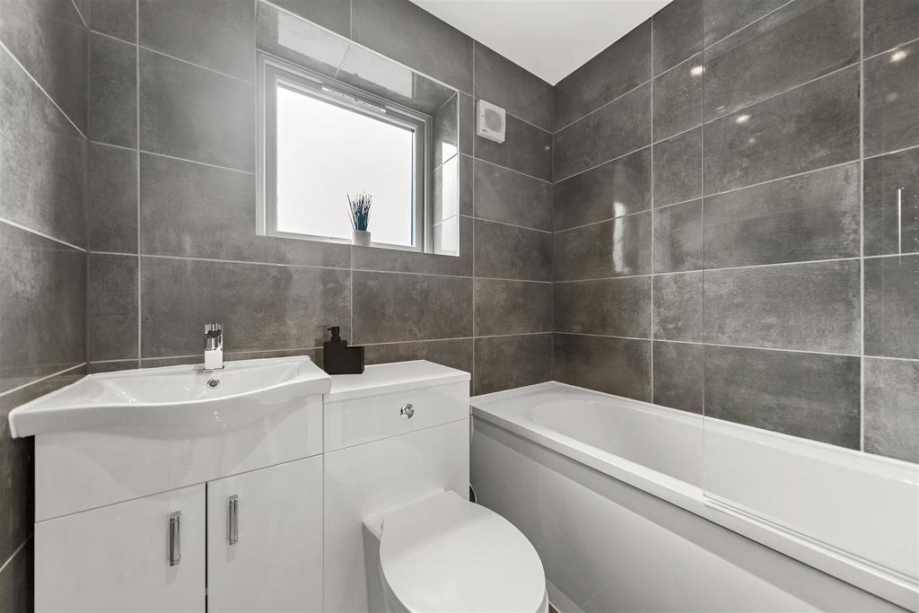 1 Transvaal Terrace-Hamond Estates-House Bathroom.jp