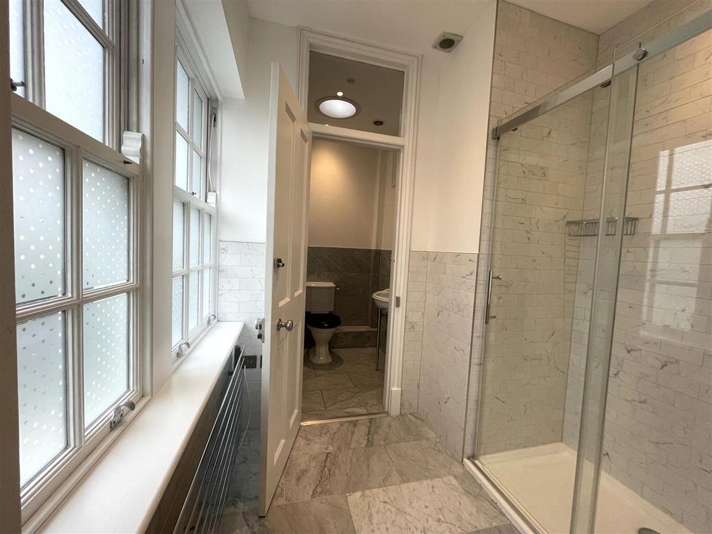 Shower suite.jpg