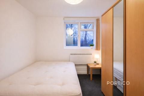 undefined, East Acton Lane, London, W3