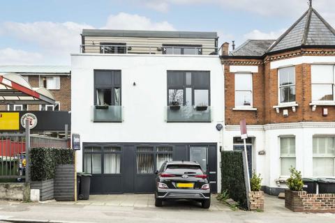 2 bedroom flat to rent, Colney Hatch Lane, London N10