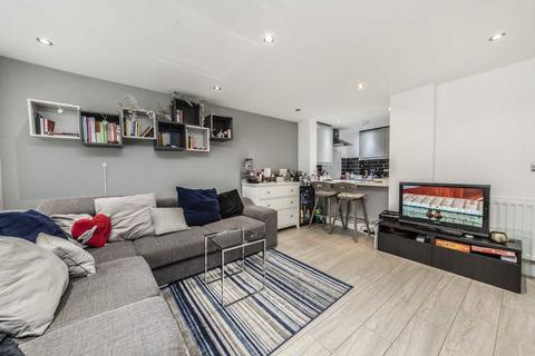 2 bedroom flat to rent, Colney Hatch Lane, London N10