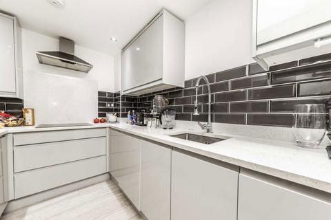 2 bedroom flat to rent, Colney Hatch Lane, London N10