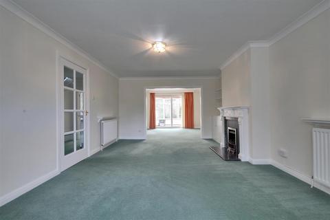 3 bedroom terraced house to rent, Courtenay Place, Lymington