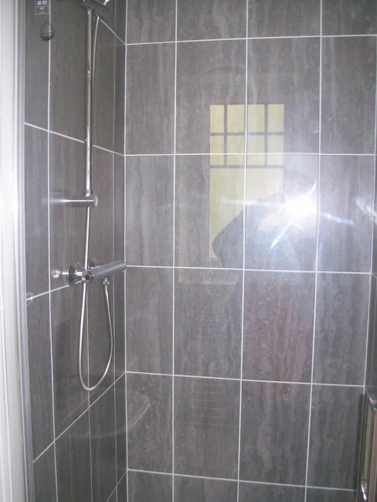 En Suite Shower.JPG