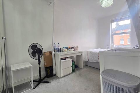 5 bedroom terraced house for sale, Romford Road, Forest Gate, E7 8AB