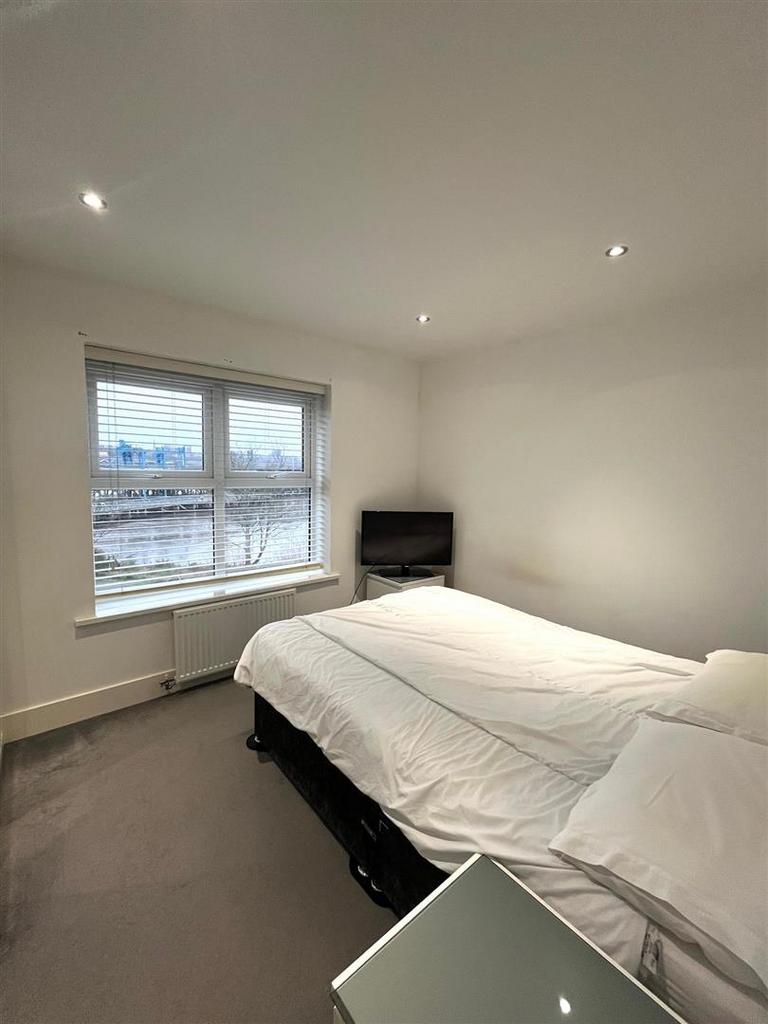 Bed2.jpg