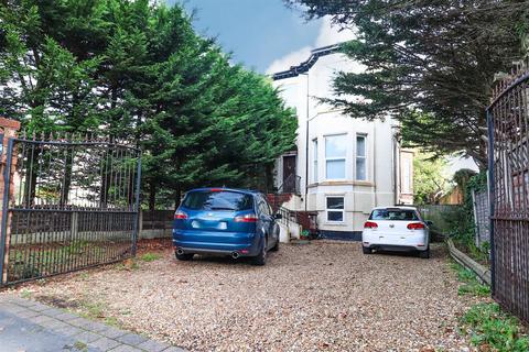 2 bedroom flat to rent, Portland Street, Southport PR8