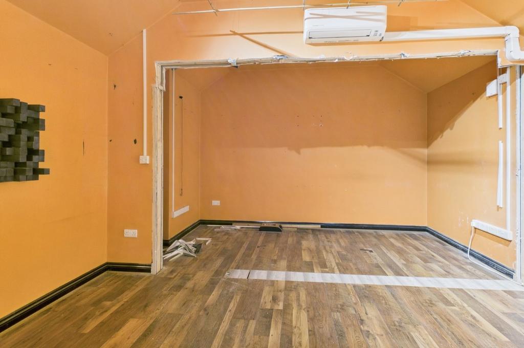 CAM02545 G0-PR0384-STILL009 Medium ...