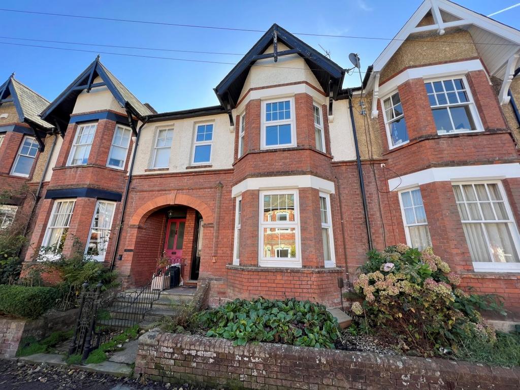 1 Bed Unfurnished Flat