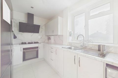 2 bedroom maisonette for sale, Whitby Road, Ruislip HA4