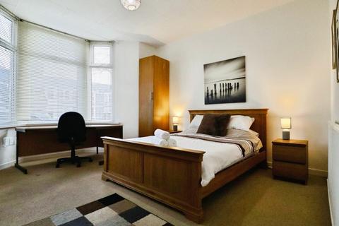 undefined, Ruthin Gardens, Caerdydd, CF24